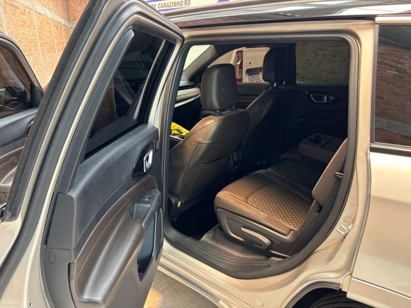 JEEP COMMANDER 1.3 T270 TURBO FLEX OVERLAND AT6 2022/2022 CAMINHÕES & CAMIONETAS PASSO FUNDO / Carros no Vale JEEP COMMANDER 1.3 T270 TURBO FLEX OVERLAND AT6 2022/2022 CAMINHÕES & CAMIONETAS PASSO FUNDO / Carros no Vale