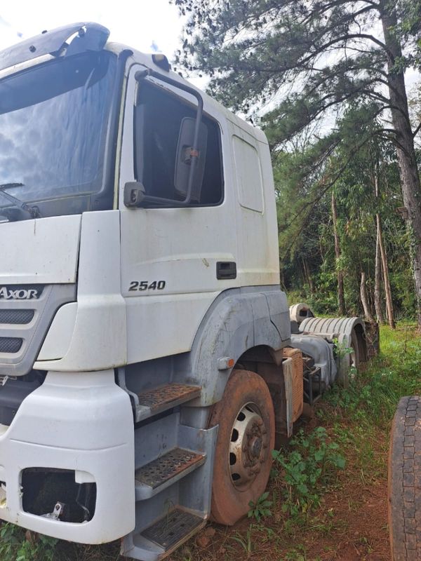 Mercedes-Benz 2540 Axor 2540 S 6×2 2p 2009/2009 CAMINHÕES & CAMIONETAS PASSO FUNDO / Carros no Vale