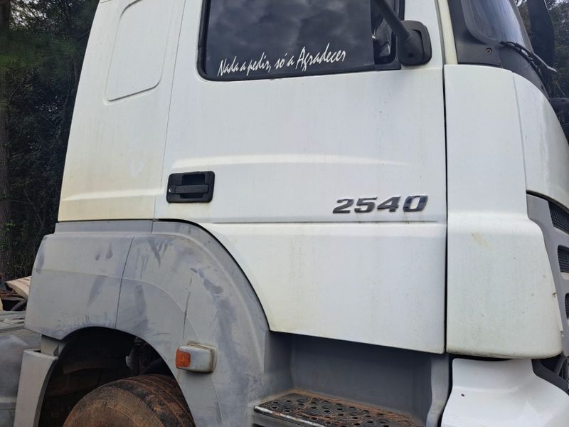 Mercedes-Benz 2540 Axor 2540 S 6×2 2p 2009/2009 CAMINHÕES & CAMIONETAS PASSO FUNDO / Carros no Vale