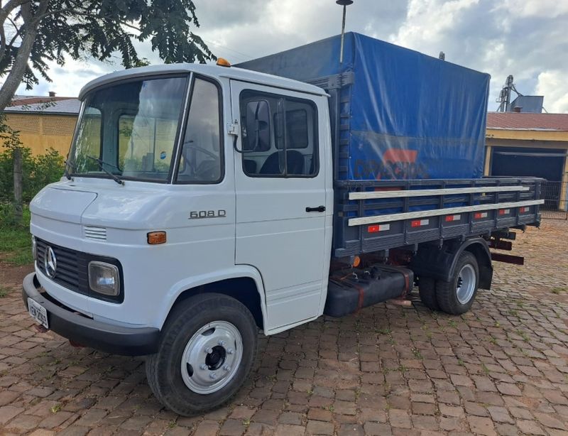 Mercedes-Benz 608 MB 608 D 1980/1980 CAMINHÕES & CAMIONETAS PASSO FUNDO / Carros no Vale