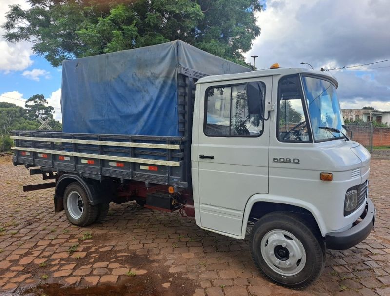 Mercedes-Benz 608 MB 608 D 1980/1980 CAMINHÕES & CAMIONETAS PASSO FUNDO / Carros no Vale