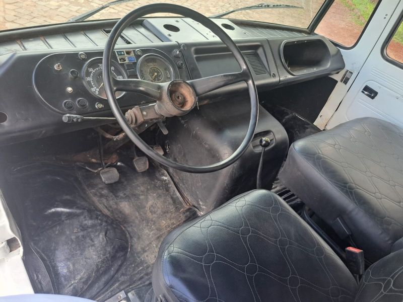 Mercedes-Benz 608 MB 608 D 1980/1980 CAMINHÕES & CAMIONETAS PASSO FUNDO / Carros no Vale