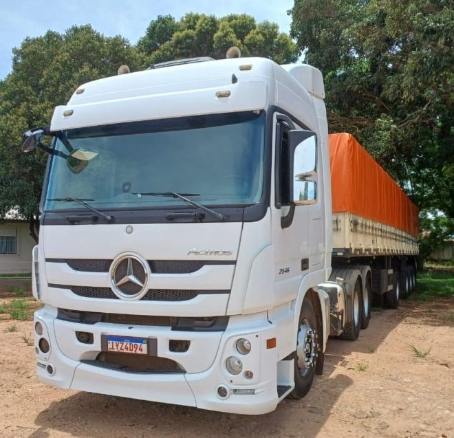 Mercedes-Benz Actros 2546 LS 6×2 + Librelatto 4 Eixos 2023 2018/2019 CAMINHÕES & CAMIONETAS PASSO FUNDO / Carros no Vale