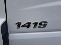 Mercedes-Benz Atego 1419 2p Baú 9 Met 2013/2013 CAMINHÕES & CAMIONETAS PASSO FUNDO / Carros no Vale