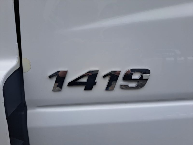 Mercedes-Benz Atego 1419 2p Baú 9 Met 2013/2013 CAMINHÕES & CAMIONETAS PASSO FUNDO / Carros no Vale Mercedes-Benz Atego 1419 2p Baú 9 Met 2013/2013 CAMINHÕES & CAMIONETAS PASSO FUNDO / Carros no Vale