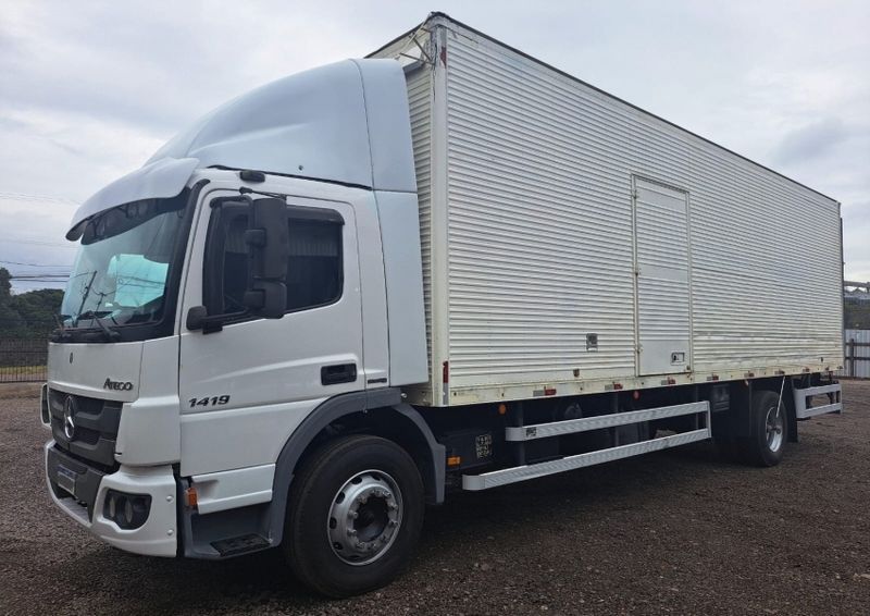 Mercedes-Benz Atego 1419 2p Baú 9 Met 2013/2013 CAMINHÕES & CAMIONETAS PASSO FUNDO / Carros no Vale Mercedes-Benz Atego 1419 2p Baú 9 Met 2013/2013 CAMINHÕES & CAMIONETAS PASSO FUNDO / Carros no Vale