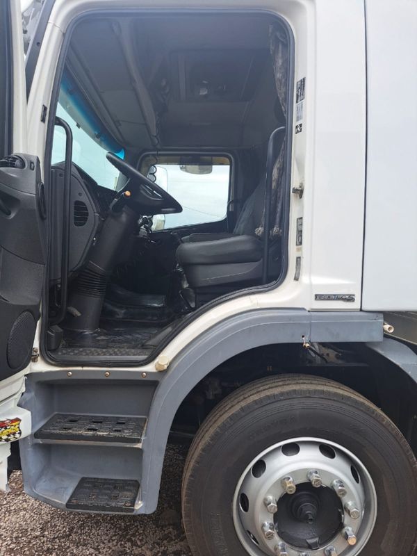 Mercedes-Benz Atego 1419 2p Baú 9 Met 2013/2013 CAMINHÕES & CAMIONETAS PASSO FUNDO / Carros no Vale Mercedes-Benz Atego 1419 2p Baú 9 Met 2013/2013 CAMINHÕES & CAMIONETAS PASSO FUNDO / Carros no Vale