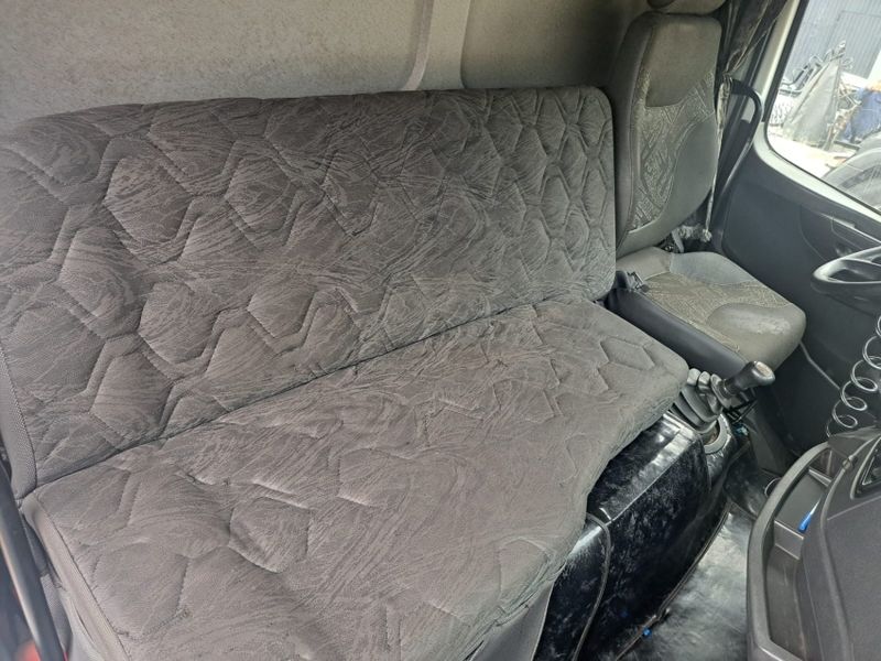 Mercedes-Benz Atego 1419 2p Baú 9 Met 2013/2013 CAMINHÕES & CAMIONETAS PASSO FUNDO / Carros no Vale Mercedes-Benz Atego 1419 2p Baú 9 Met 2013/2013 CAMINHÕES & CAMIONETAS PASSO FUNDO / Carros no Vale