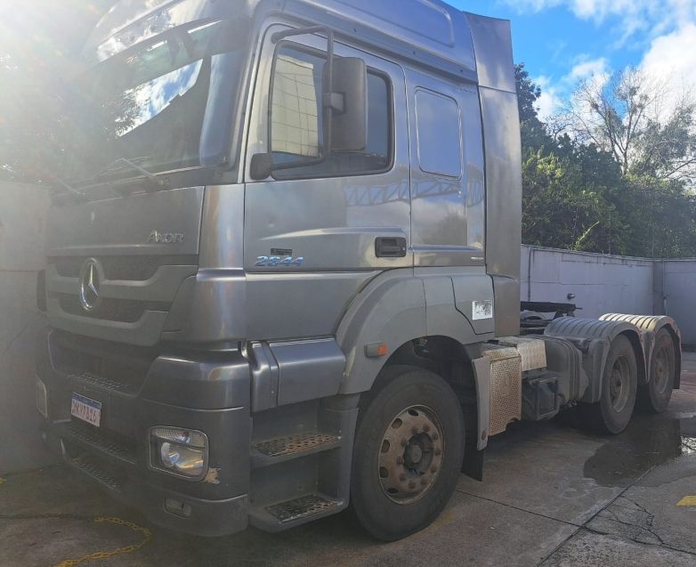 Mercedes-Benz Axor 2644 S/LS 6×4 2013/2013 CAMINHÕES & CAMIONETAS PASSO FUNDO / Carros no Vale