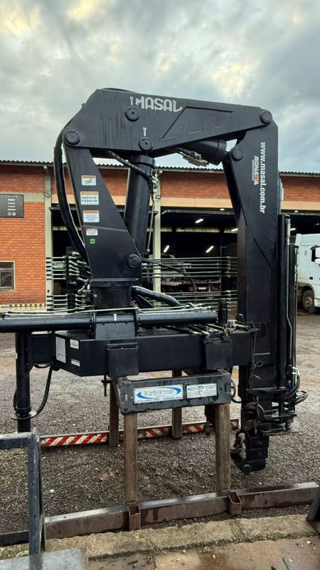 Munck Guindaste 640 D Rodomaq 20 000 2012/2012 CAMINHÕES & CAMIONETAS PASSO FUNDO / Carros no Vale