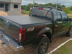 Nissan FRONTIER 2.5 LE 4X4 CD TURBO ELETRONIC DIESEL 4P AUTOMÁTICO 2009/2010 CAMINHÕES & CAMIONETAS PASSO FUNDO / Carros no Vale
