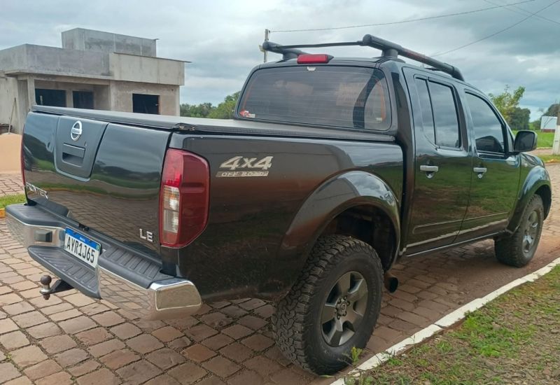 Nissan FRONTIER 2.5 LE 4X4 CD TURBO ELETRONIC DIESEL 4P AUTOMÁTICO 2009/2010 CAMINHÕES & CAMIONETAS PASSO FUNDO / Carros no Vale Nissan FRONTIER 2.5 LE 4X4 CD TURBO ELETRONIC DIESEL 4P AUTOMÁTICO 2009/2010 CAMINHÕES & CAMIONETAS PASSO FUNDO / Carros no Vale