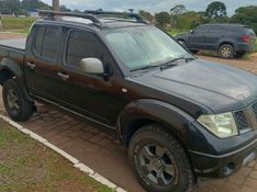 Nissan FRONTIER 2.5 LE 4X4 CD TURBO ELETRONIC DIESEL 4P AUTOMÁTICO 2009/2010 CAMINHÕES & CAMIONETAS PASSO FUNDO / Carros no Vale