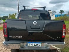 Nissan FRONTIER 2.5 LE 4X4 CD TURBO ELETRONIC DIESEL 4P AUTOMÁTICO 2009/2010 CAMINHÕES & CAMIONETAS PASSO FUNDO / Carros no Vale
