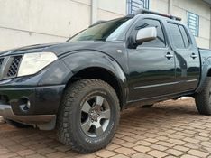 Nissan FRONTIER 2.5 LE 4X4 CD TURBO ELETRONIC DIESEL 4P AUTOMÁTICO 2009/2010 CAMINHÕES & CAMIONETAS PASSO FUNDO / Carros no Vale