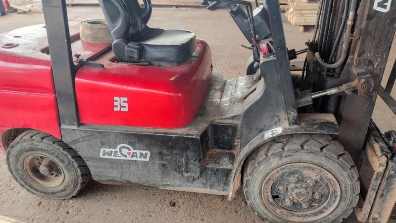 Outros Outros Empilhadeira 2020/2020 CAMINHÕES & CAMIONETAS PASSO FUNDO / Carros no Vale