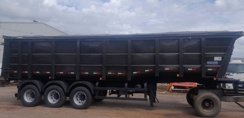 Outros Outros Equipa Giro Carreta Basculante 3 Eixos 40 M3 2015/2015 CAMINHÕES & CAMIONETAS PASSO FUNDO / Carros no Vale