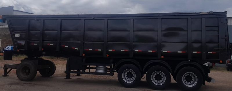 Outros Outros Equipa Giro Carreta Basculante 3 Eixos 40 M3 2015/2015 CAMINHÕES & CAMIONETAS PASSO FUNDO / Carros no Vale