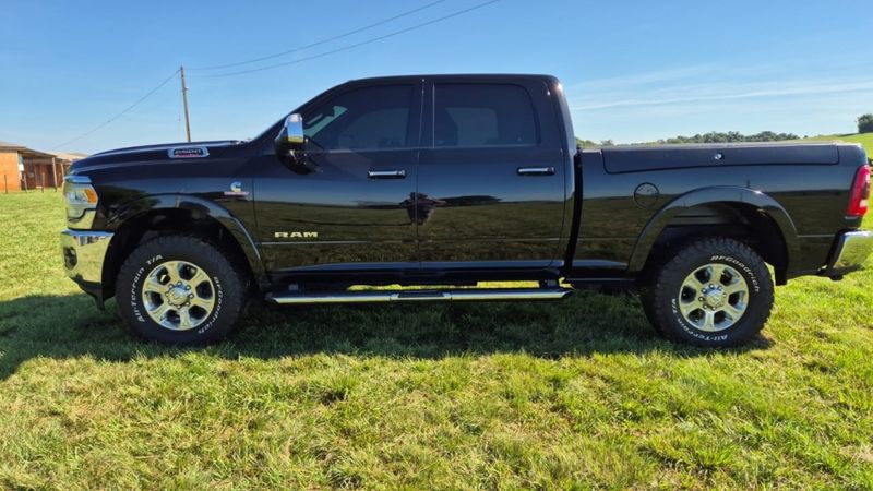 Ram 2500 6.7 I6 TURBO DIESEL LARAMIE CD 4X4 AUTOMÁTICO 2020/2020 CAMINHÕES & CAMIONETAS PASSO FUNDO / Carros no Vale Ram 2500 6.7 I6 TURBO DIESEL LARAMIE CD 4X4 AUTOMÁTICO 2020/2020 CAMINHÕES & CAMIONETAS PASSO FUNDO / Carros no Vale