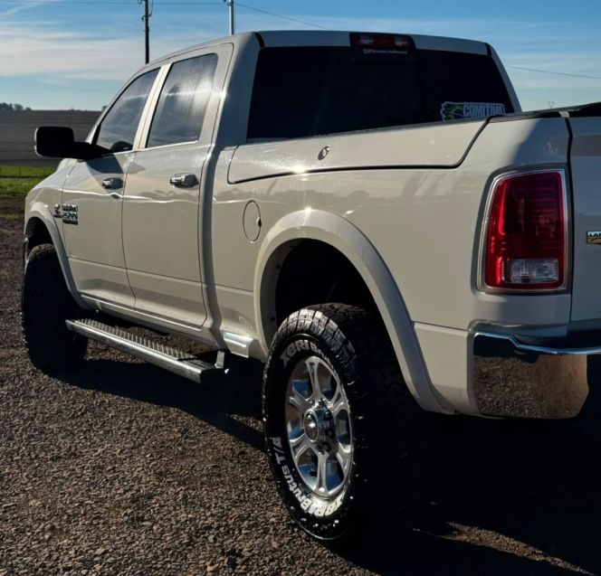 Ram 2500 6.7 LARAMIE 4X4 CD I6 TURBO DIESEL 4P AUTOMÁTICO 2018/2018 CAMINHÕES & CAMIONETAS PASSO FUNDO / Carros no Vale Ram 2500 6.7 LARAMIE 4X4 CD I6 TURBO DIESEL 4P AUTOMÁTICO 2018/2018 CAMINHÕES & CAMIONETAS PASSO FUNDO / Carros no Vale
