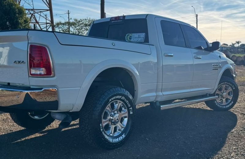 Ram 2500 6.7 LARAMIE 4X4 CD I6 TURBO DIESEL 4P AUTOMÁTICO 2018/2018 CAMINHÕES & CAMIONETAS PASSO FUNDO / Carros no Vale Ram 2500 6.7 LARAMIE 4X4 CD I6 TURBO DIESEL 4P AUTOMÁTICO 2018/2018 CAMINHÕES & CAMIONETAS PASSO FUNDO / Carros no Vale