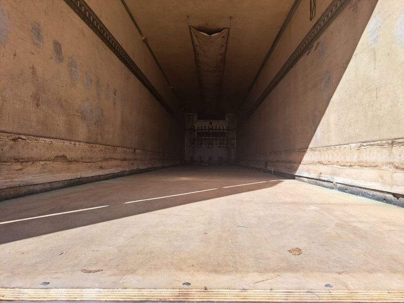 Randon Frigorífico Câmara Fria 1999/2000 CAMINHÕES & CAMIONETAS PASSO FUNDO / Carros no Vale