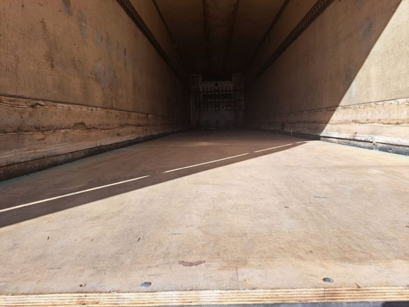 Randon Frigorífico Câmara Fria 1999/2000 CAMINHÕES & CAMIONETAS PASSO FUNDO / Carros no Vale