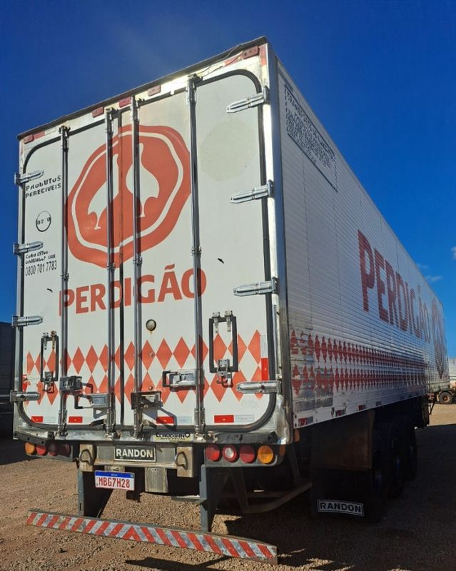 Randon Frigorífico Câmara Fria 1999/2000 CAMINHÕES & CAMIONETAS PASSO FUNDO / Carros no Vale