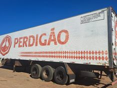 Randon Frigorífico Câmara Fria 1999/2000 CAMINHÕES & CAMIONETAS PASSO FUNDO / Carros no Vale