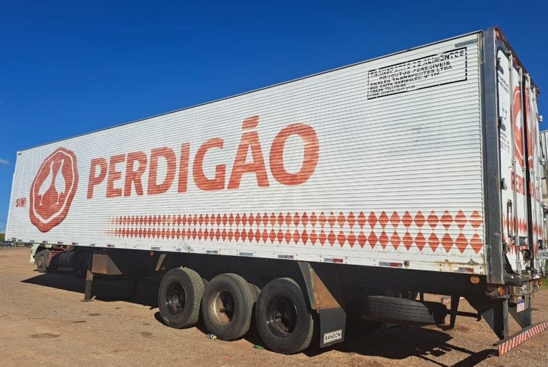 Randon Frigorífico Câmara Fria 1999/2000 CAMINHÕES & CAMIONETAS PASSO FUNDO / Carros no Vale