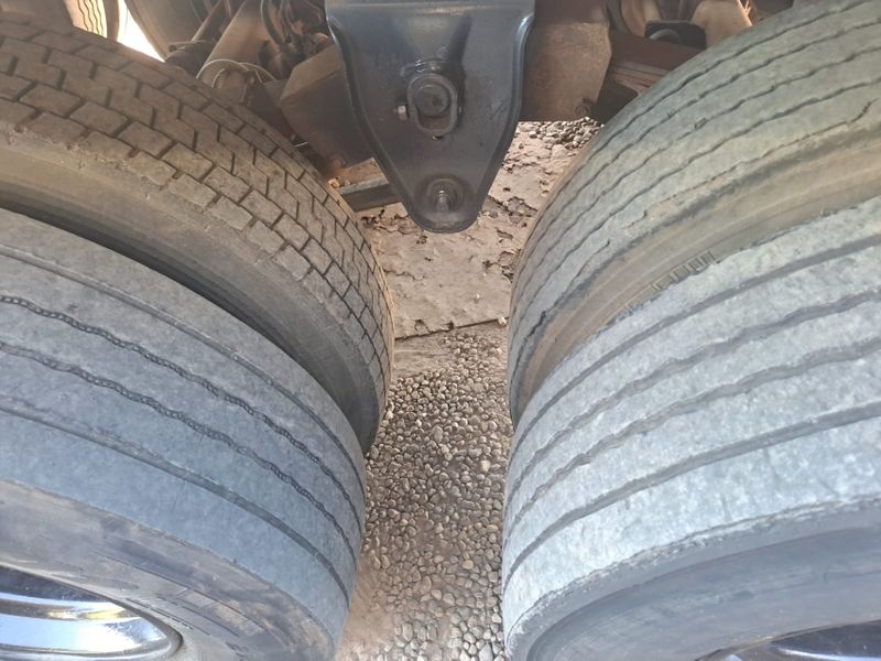 Randon Frigorífico Câmara Fria 1999/2000 CAMINHÕES & CAMIONETAS PASSO FUNDO / Carros no Vale