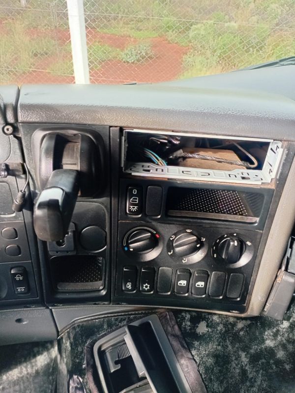 Scania P 310 P-310 B 8×2 (E5) 2018/2018 CAMINHÕES & CAMIONETAS PASSO FUNDO / Carros no Vale