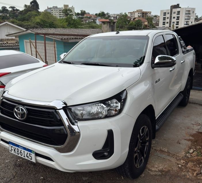 Toyota HILUX 2.8 D-4D TURBO DIESEL CD SRV 4X4 AUTOMÁTICO 2022/2022 CAMINHÕES & CAMIONETAS PASSO FUNDO / Carros no Vale Toyota HILUX 2.8 D-4D TURBO DIESEL CD SRV 4X4 AUTOMÁTICO 2022/2022 CAMINHÕES & CAMIONETAS PASSO FUNDO / Carros no Vale
