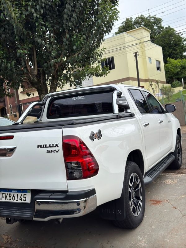 Toyota HILUX 2.8 D-4D TURBO DIESEL CD SRV 4X4 AUTOMÁTICO 2022/2022 CAMINHÕES & CAMIONETAS PASSO FUNDO / Carros no Vale Toyota HILUX 2.8 D-4D TURBO DIESEL CD SRV 4X4 AUTOMÁTICO 2022/2022 CAMINHÕES & CAMIONETAS PASSO FUNDO / Carros no Vale