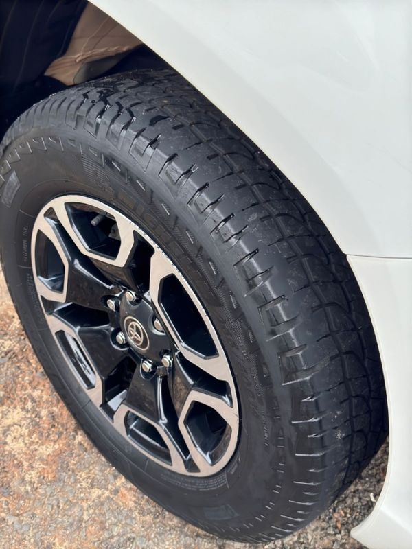 Toyota HILUX 2.8 D-4D TURBO DIESEL CD SRV 4X4 AUTOMÁTICO 2022/2022 CAMINHÕES & CAMIONETAS PASSO FUNDO / Carros no Vale Toyota HILUX 2.8 D-4D TURBO DIESEL CD SRV 4X4 AUTOMÁTICO 2022/2022 CAMINHÕES & CAMIONETAS PASSO FUNDO / Carros no Vale