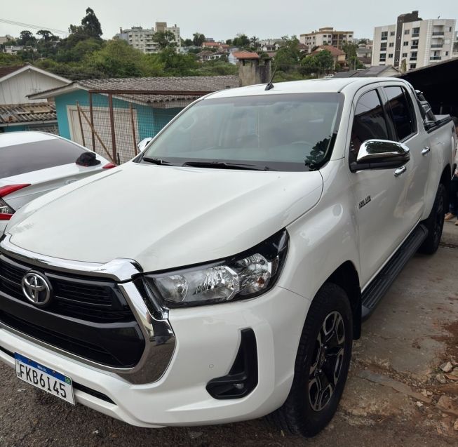 Toyota HILUX 2.8 D-4D TURBO DIESEL CD SRV 4X4 AUTOMÁTICO 2022/2022 CAMINHÕES & CAMIONETAS PASSO FUNDO / Carros no Vale Toyota HILUX 2.8 D-4D TURBO DIESEL CD SRV 4X4 AUTOMÁTICO 2022/2022 CAMINHÕES & CAMIONETAS PASSO FUNDO / Carros no Vale