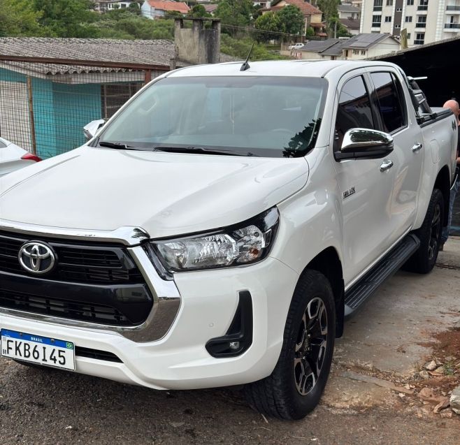 Toyota HILUX 2.8 D-4D TURBO DIESEL CD SRV 4X4 AUTOMÁTICO 2022/2022 CAMINHÕES & CAMIONETAS PASSO FUNDO / Carros no Vale Toyota HILUX 2.8 D-4D TURBO DIESEL CD SRV 4X4 AUTOMÁTICO 2022/2022 CAMINHÕES & CAMIONETAS PASSO FUNDO / Carros no Vale