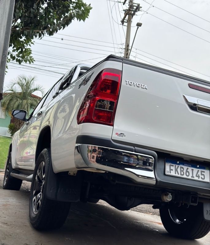 Toyota HILUX 2.8 D-4D TURBO DIESEL CD SRV 4X4 AUTOMÁTICO 2022/2022 CAMINHÕES & CAMIONETAS PASSO FUNDO / Carros no Vale Toyota HILUX 2.8 D-4D TURBO DIESEL CD SRV 4X4 AUTOMÁTICO 2022/2022 CAMINHÕES & CAMIONETAS PASSO FUNDO / Carros no Vale