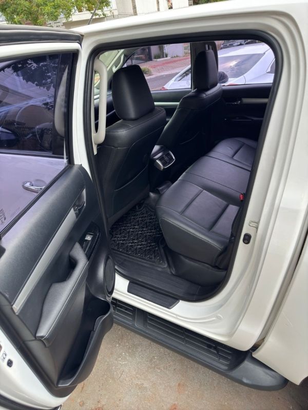 Toyota HILUX 2.8 D-4D TURBO DIESEL CD SRV 4X4 AUTOMÁTICO 2022/2022 CAMINHÕES & CAMIONETAS PASSO FUNDO / Carros no Vale Toyota HILUX 2.8 D-4D TURBO DIESEL CD SRV 4X4 AUTOMÁTICO 2022/2022 CAMINHÕES & CAMIONETAS PASSO FUNDO / Carros no Vale