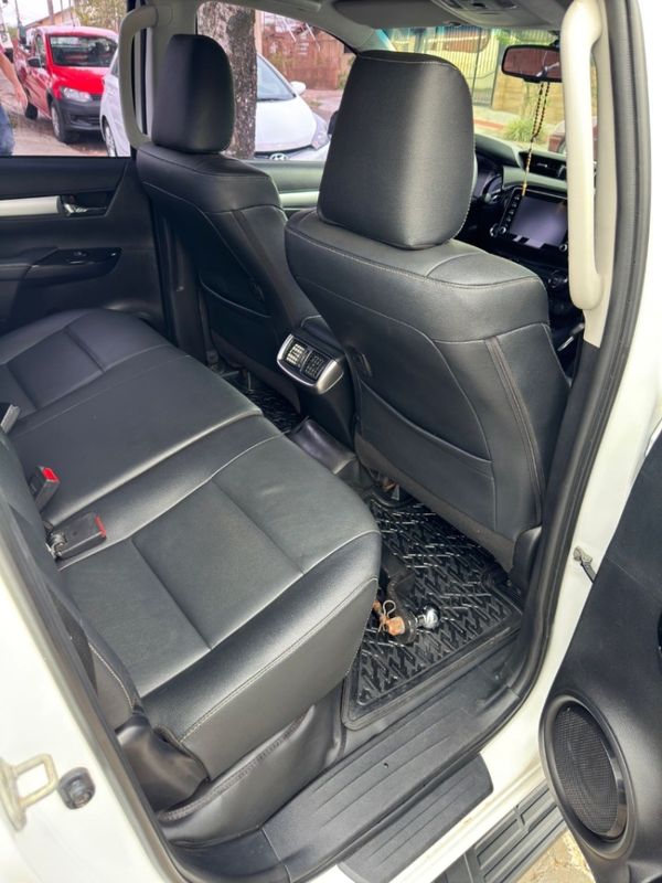 Toyota HILUX 2.8 D-4D TURBO DIESEL CD SRV 4X4 AUTOMÁTICO 2022/2022 CAMINHÕES & CAMIONETAS PASSO FUNDO / Carros no Vale Toyota HILUX 2.8 D-4D TURBO DIESEL CD SRV 4X4 AUTOMÁTICO 2022/2022 CAMINHÕES & CAMIONETAS PASSO FUNDO / Carros no Vale