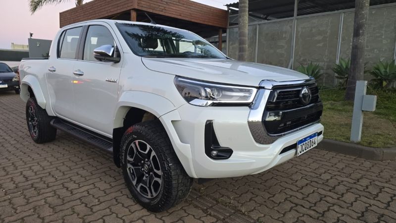 Toyota HILUX 2.8 D-4D TURBO DIESEL CD SRX PLUS 4X4 AUTOMÁTICO 2024/2024 CAMINHÕES & CAMIONETAS PASSO FUNDO / Carros no Vale Toyota HILUX 2.8 D-4D TURBO DIESEL CD SRX PLUS 4X4 AUTOMÁTICO 2024/2024 CAMINHÕES & CAMIONETAS PASSO FUNDO / Carros no Vale