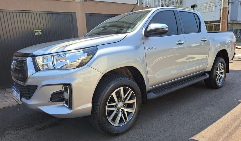 Toyota HILUX 2.8 SRV 4X4 CD 16V DIESEL 4P AUTOMÁTICO 2019/2020 CAMINHÕES & CAMIONETAS PASSO FUNDO / Carros no Vale Toyota HILUX 2.8 SRV 4X4 CD 16V DIESEL 4P AUTOMÁTICO 2019/2020 CAMINHÕES & CAMIONETAS PASSO FUNDO / Carros no Vale