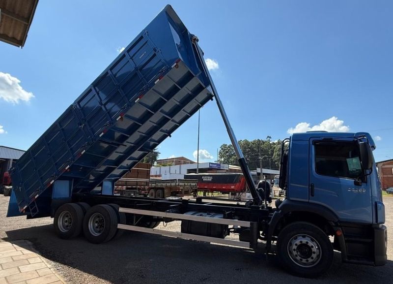 Volkswagen 24-280 CRM 6X2 24-280 E Constel 6×2 Caçamba 2012/2012 CAMINHÕES & CAMIONETAS PASSO FUNDO / Carros no Vale Volkswagen 24-280 CRM 6X2 24-280 E Constel 6×2 Caçamba 2012/2012 CAMINHÕES & CAMIONETAS PASSO FUNDO / Carros no Vale