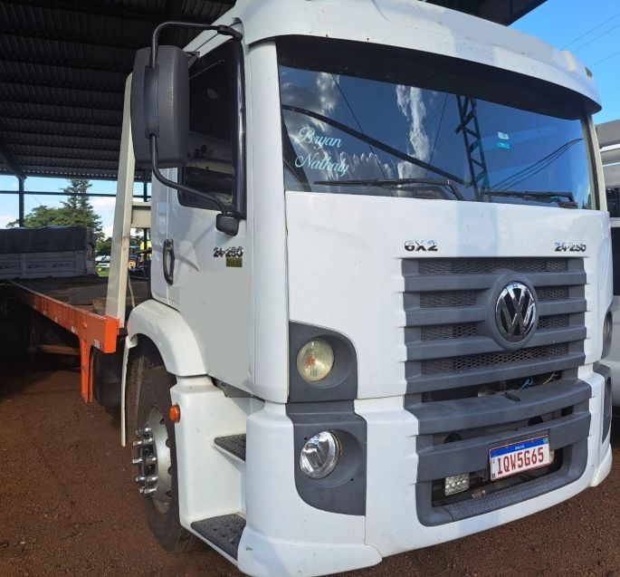 Volkswagen 24250 VW 24-250 E Constellation 3-Eixos Plataforma 2010/2010 CAMINHÕES & CAMIONETAS PASSO FUNDO / Carros no Vale Volkswagen 24250 VW 24-250 E Constellation 3-Eixos Plataforma 2010/2010 CAMINHÕES & CAMIONETAS PASSO FUNDO / Carros no Vale