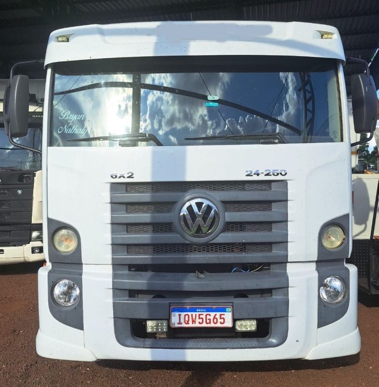Volkswagen 24250 VW 24-250 E Constellation 3-Eixos Plataforma 2010/2010 CAMINHÕES & CAMIONETAS PASSO FUNDO / Carros no Vale Volkswagen 24250 VW 24-250 E Constellation 3-Eixos Plataforma 2010/2010 CAMINHÕES & CAMIONETAS PASSO FUNDO / Carros no Vale