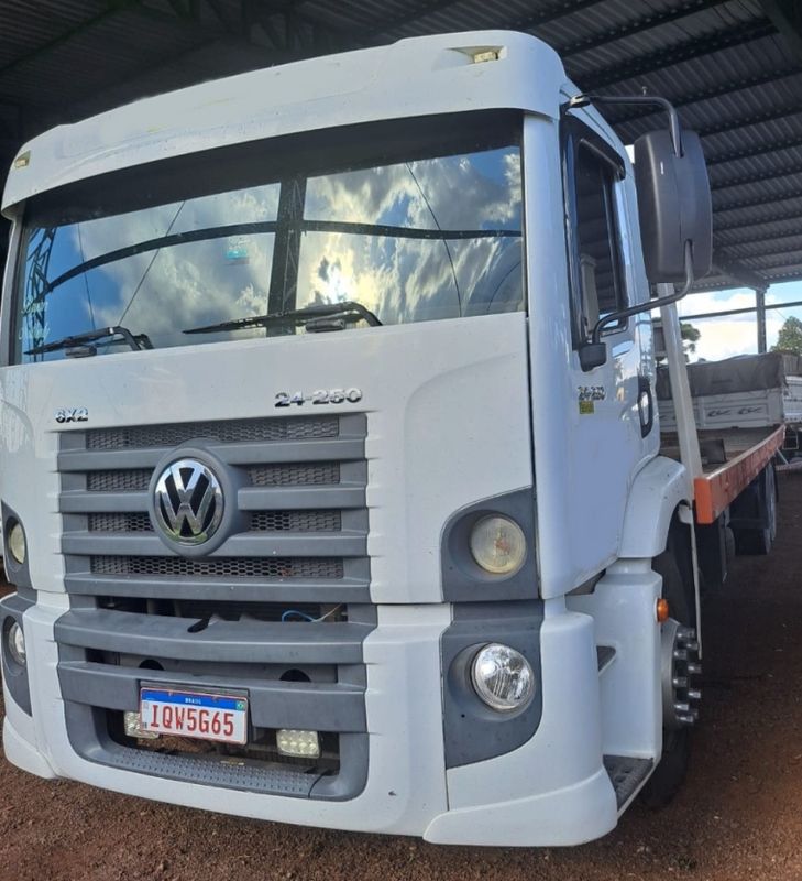 Volkswagen 24250 VW 24-250 E Constellation 3-Eixos Plataforma 2010/2010 CAMINHÕES & CAMIONETAS PASSO FUNDO / Carros no Vale Volkswagen 24250 VW 24-250 E Constellation 3-Eixos Plataforma 2010/2010 CAMINHÕES & CAMIONETAS PASSO FUNDO / Carros no Vale