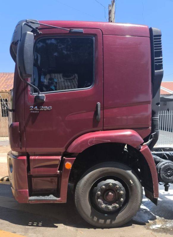 Volkswagen 24280 24-280 E Constel 6×2 2p (E5) Chassi 2020/2021 CAMINHÕES & CAMIONETAS PASSO FUNDO / Carros no Vale