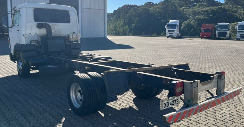 Volkswagen 8-160 VW 8-160 E Delivery 2p Chassi 2015/2015 CAMINHÕES & CAMIONETAS PASSO FUNDO / Carros no Vale