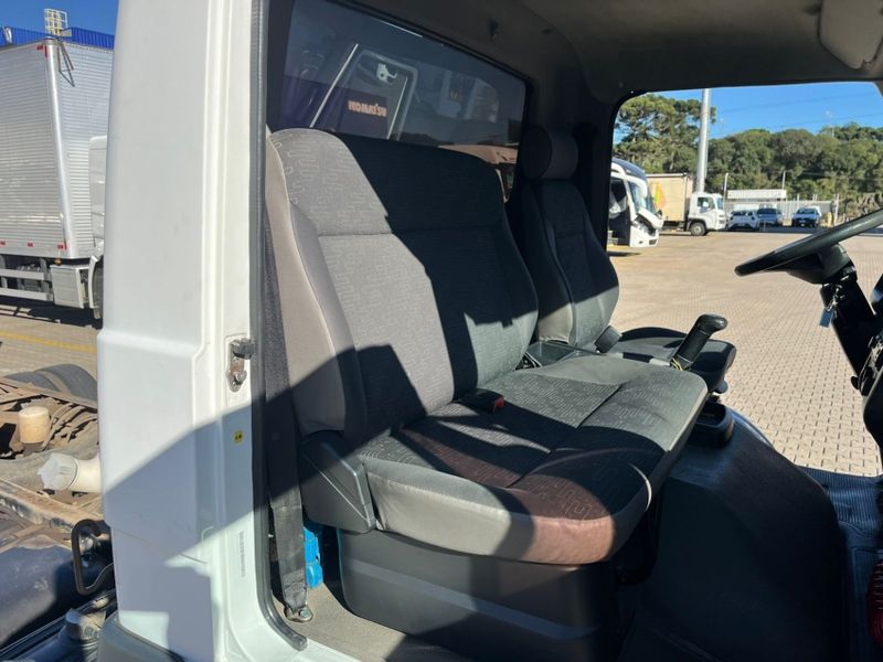 Volkswagen 8-160 VW 8-160 E Delivery 2p Chassi 2015/2015 CAMINHÕES & CAMIONETAS PASSO FUNDO / Carros no Vale
