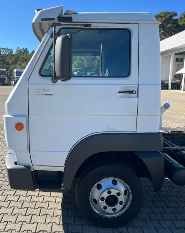 Volkswagen 8-160 VW 8-160 E Delivery 2p Chassi 2015/2015 CAMINHÕES & CAMIONETAS PASSO FUNDO / Carros no Vale